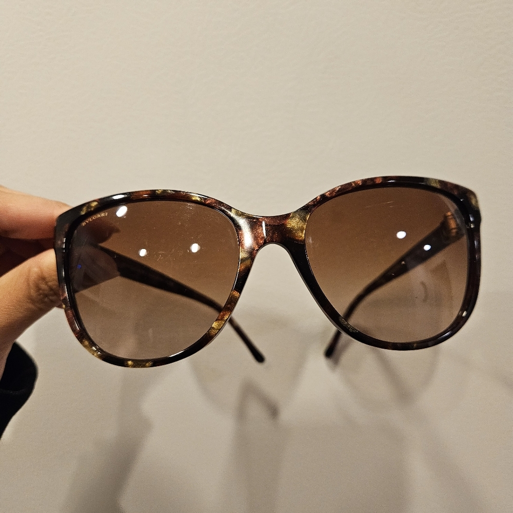 Burgundy And Brown Sunglasses with Cat-Eye Frame